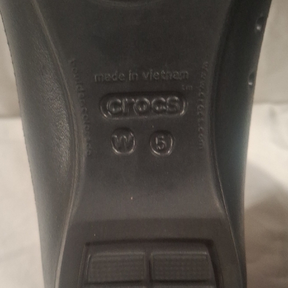 CROCS Black Women's Flats with Chain Detail Size 5 - Picture 7 of 8